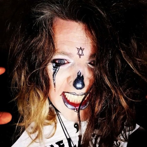 An old picture but love this makeup.